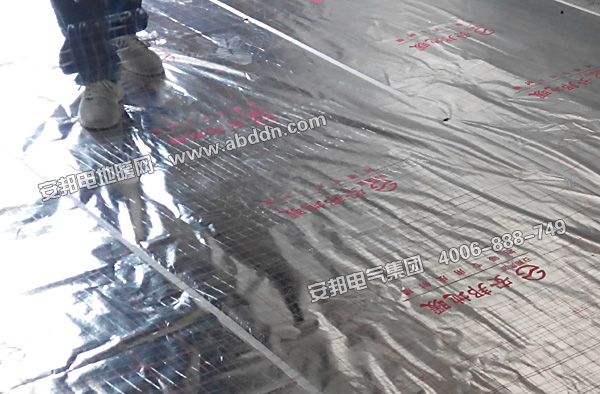 鋪設(shè)鋼絲網(wǎng)