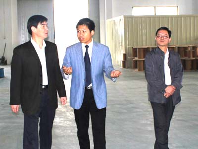參觀電地暖生產(chǎn)車間